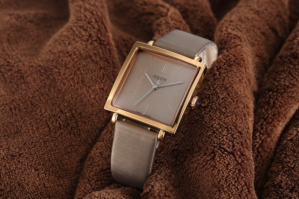 Shimmering Leather Square Women's Watches